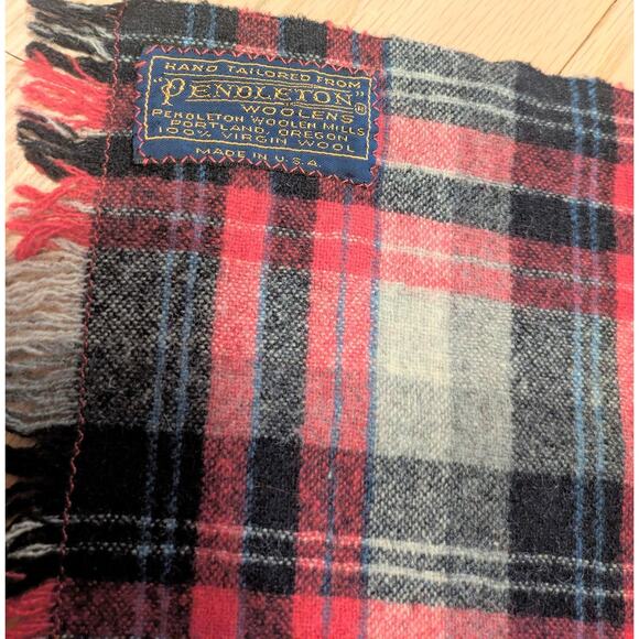 Vintage Pendleton Scarf 100% Virgin Wool Mens Red Black Plaid Checker USA - Picture 6 of 8
